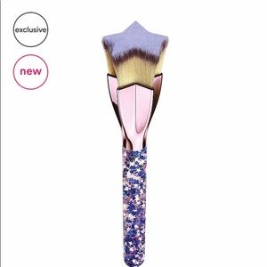 2-it”You’re a star!”Multitasking foundation brush